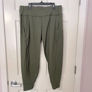 FREE SHIP Athleta Olive Distance Jogger. LP. Perfect Condition!!